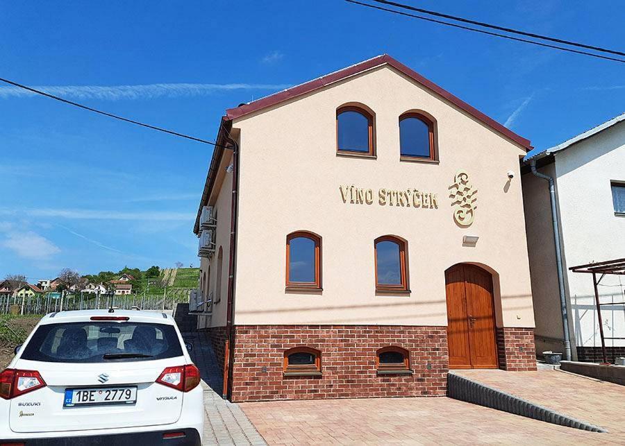 Sklep Vino Strycek Velke Bilovice Exterior foto