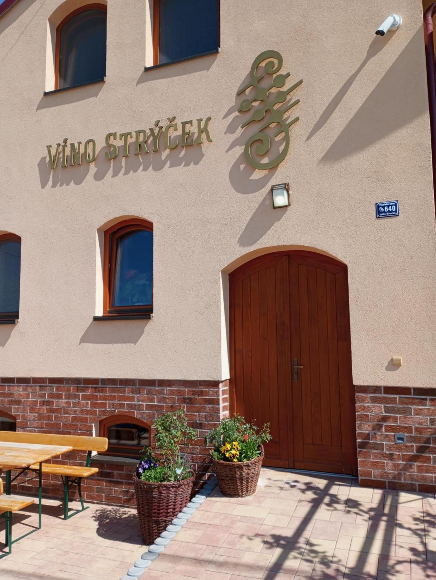 Sklep Vino Strycek Velke Bilovice Exterior foto